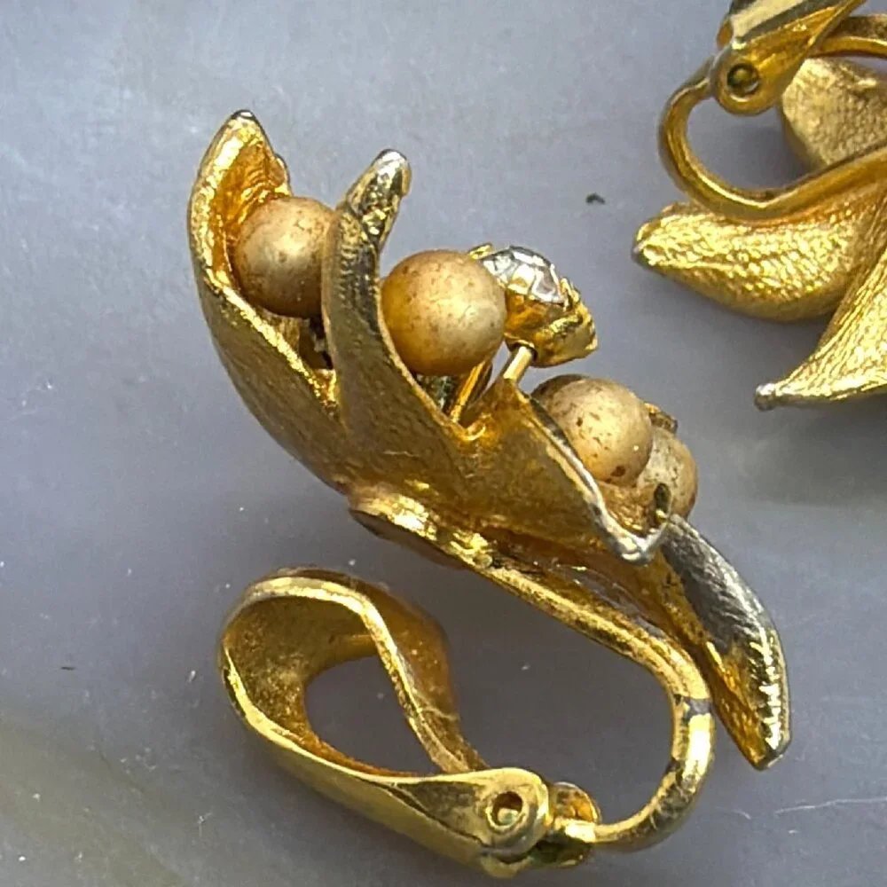 VTG MCM 1950s 3D Floral Clip On Earrings Faux Pearl Rhinestone Layered Flower - Picture 13 of 16